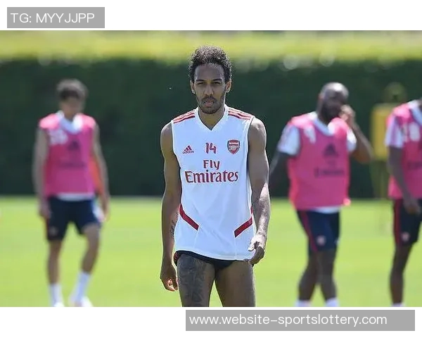 奥巴梅扬:自豪作为队长带枪手夺足总杯;后悔从巴萨去蓝军